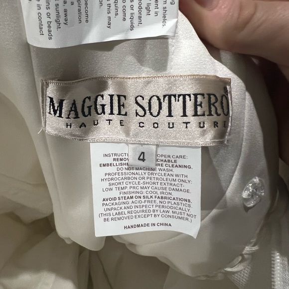 Brand new Maggie sottero adalee wedding dress size 4, belt not included - Picture 9 of 9